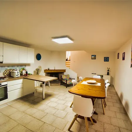 Holiday home Laura -